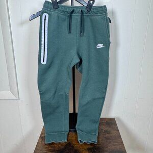 🔥 Nike Tech Fleece Boys Jogger Pants – Size Large – Dark Green
